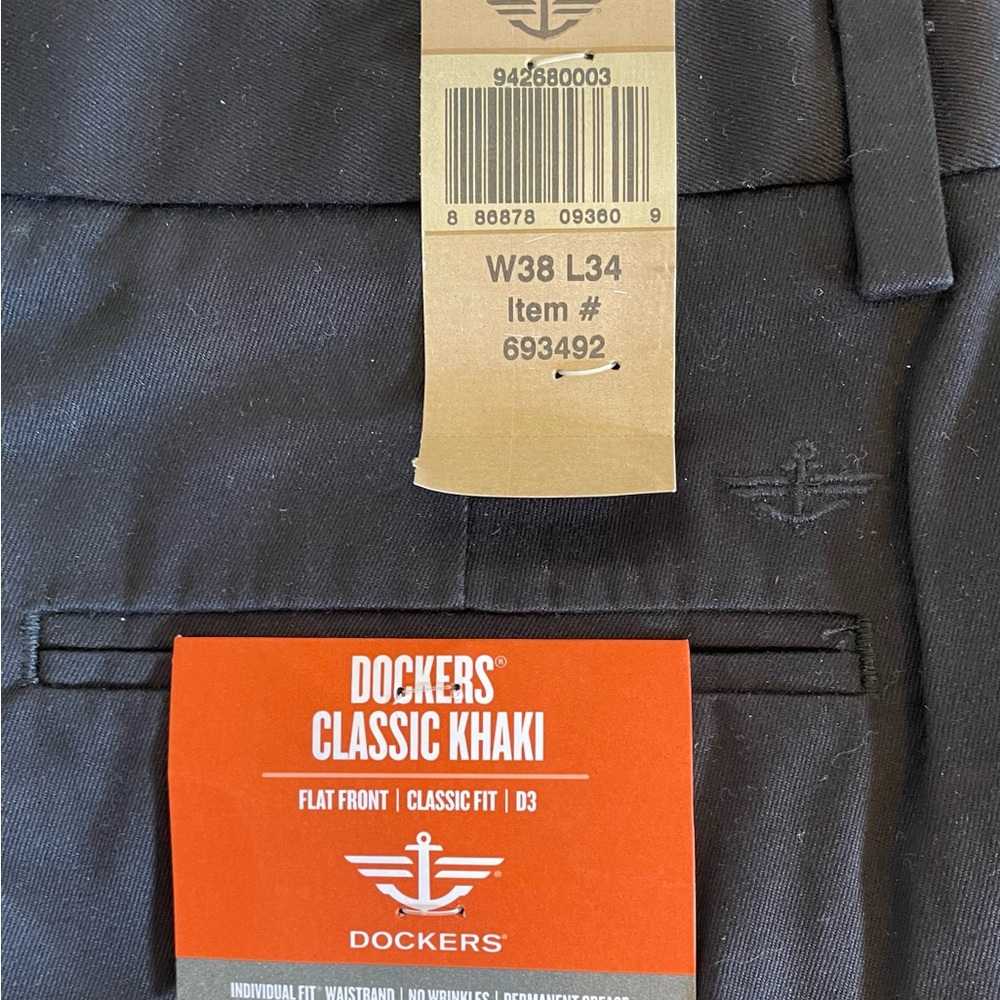 NWT Dockers D3 Classic Fit Khaki Flat Front Black Pants - Mens Size 38 x 34.